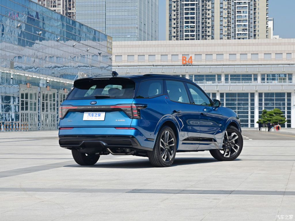 Ford Edge L 2023 chính thức được chốt giá từ 788 triệu VNĐ