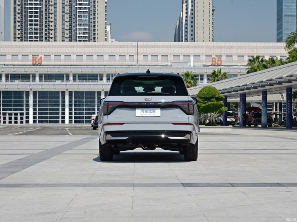 Ford Edge L 2023 chính thức được chốt giá từ 788 triệu VNĐ
