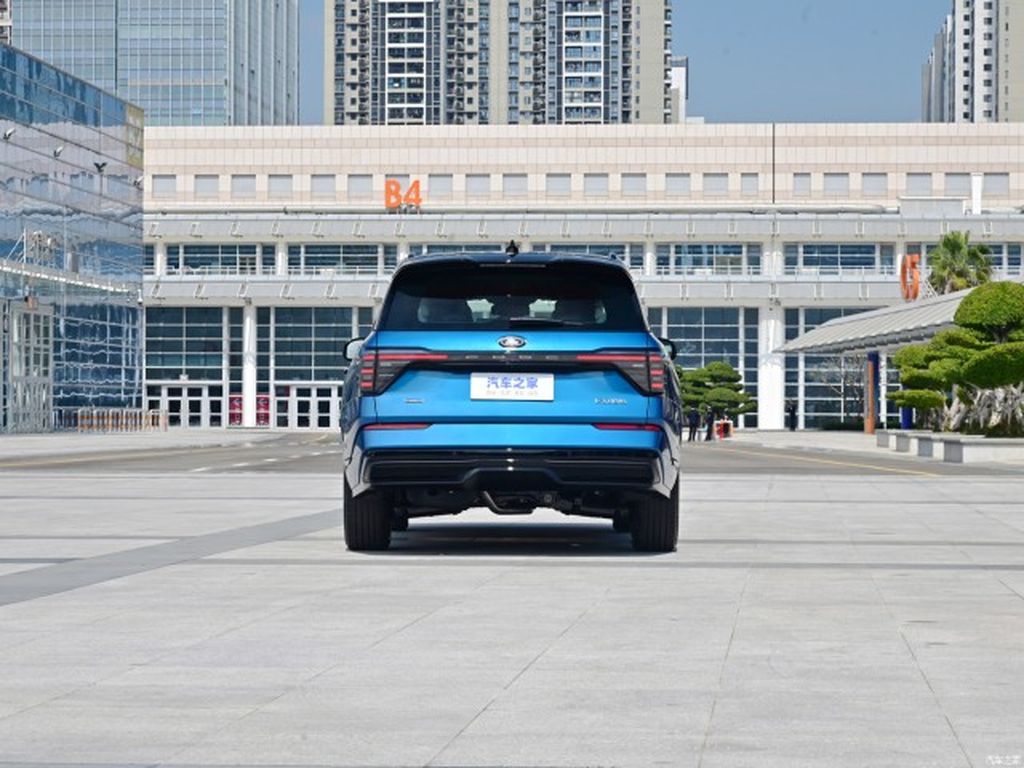 Ford Edge L 2023 chính thức được chốt giá từ 788 triệu VNĐ