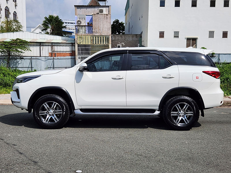 gia xe fortuner 2020