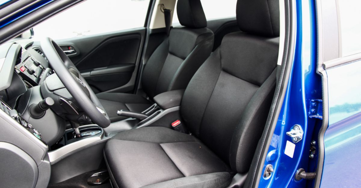 Hàng ghế trước xe Honda City 2014 rộng rãi và tiện nghi