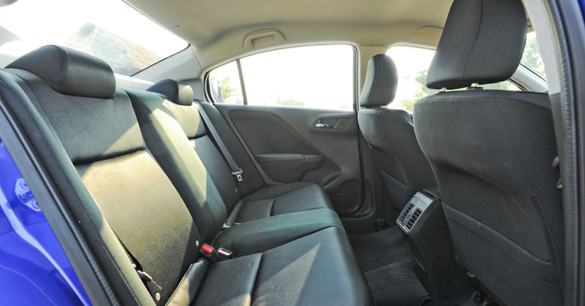 Hàng ghế sau Honda City 2014 cho hành khách không gian để chân rộng rãi
