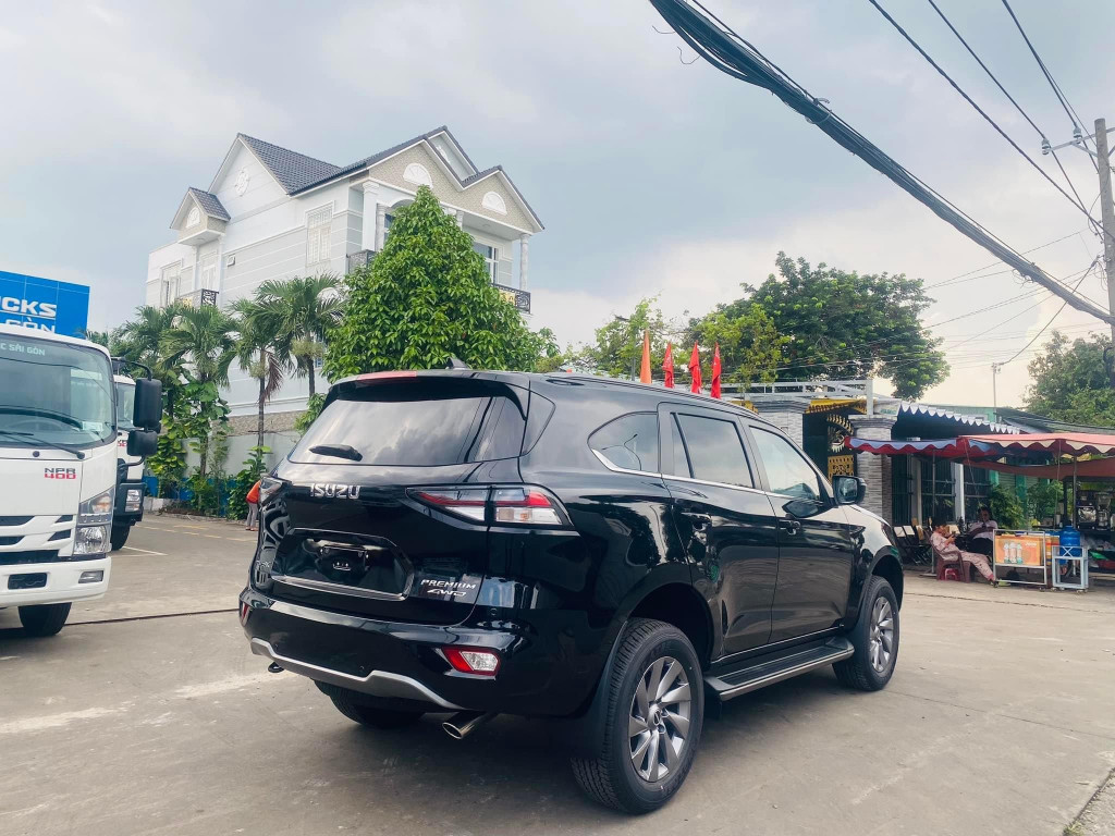 Isuzu mux premium 1.9 AT
