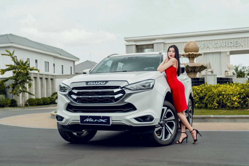Xe 7 chỗ isuzu mux