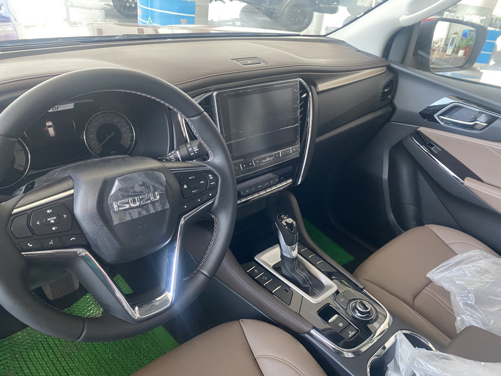 Nội thất isuzu mux premium