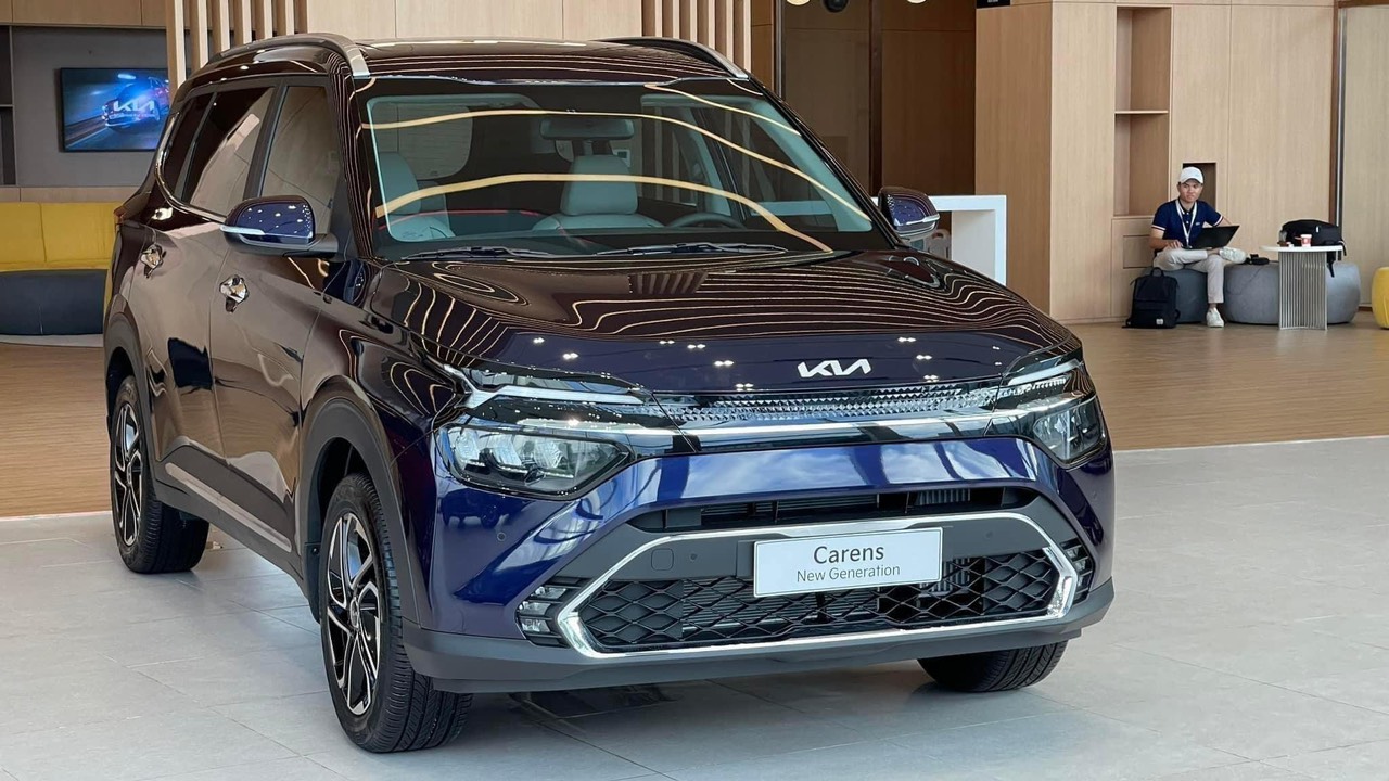 kia carens màu trắng