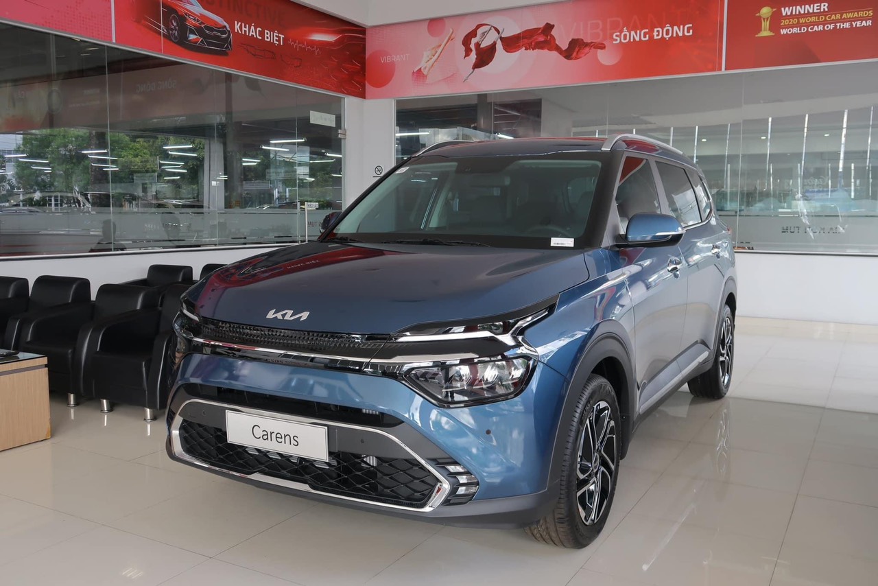 kia carens màu xám klg