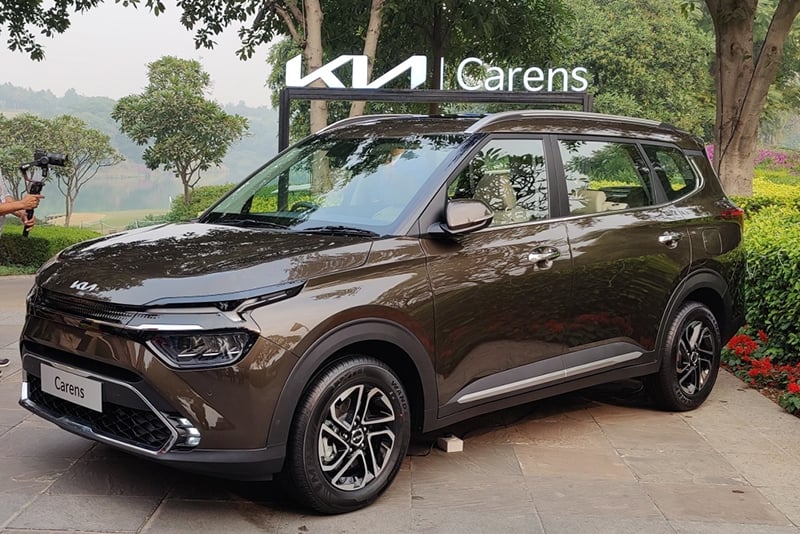 kia carens màu đen