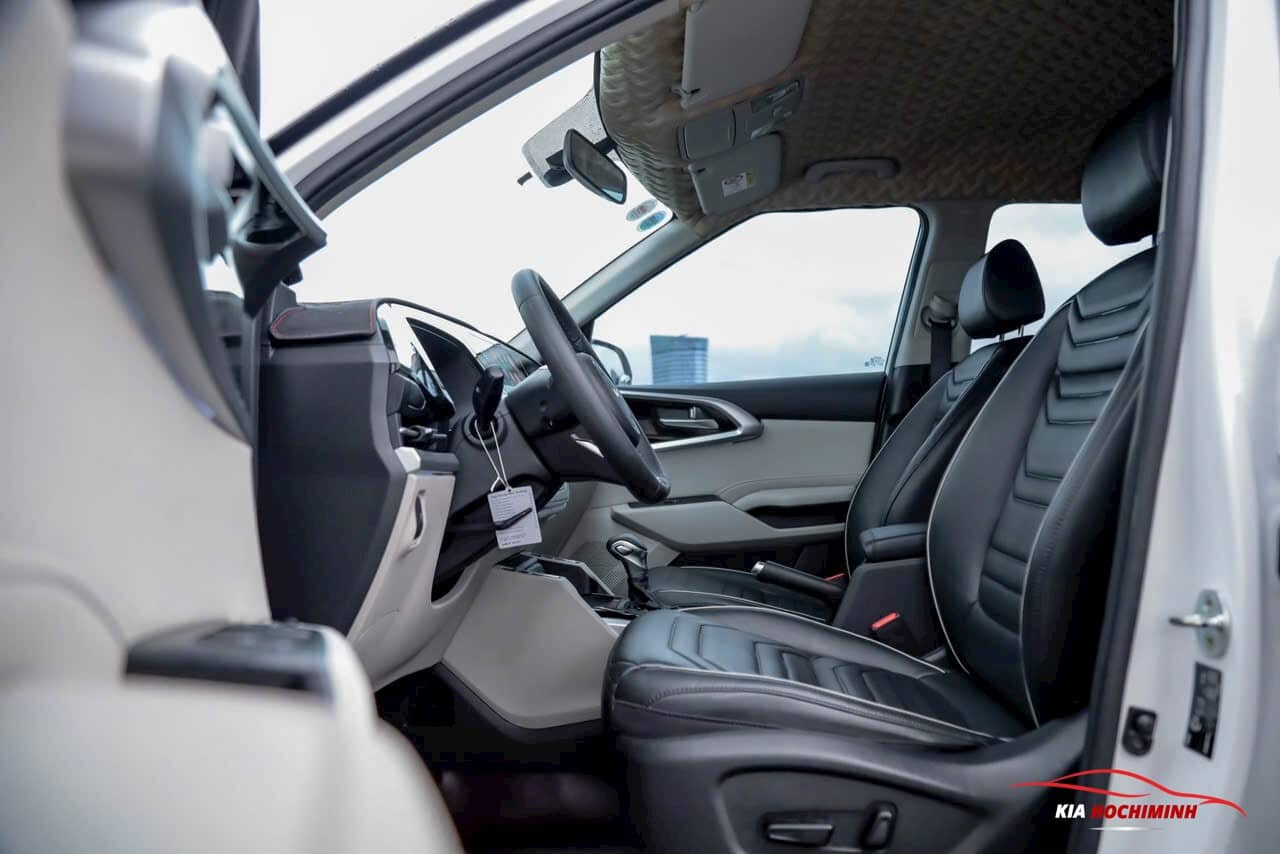 kia carens khoang lái