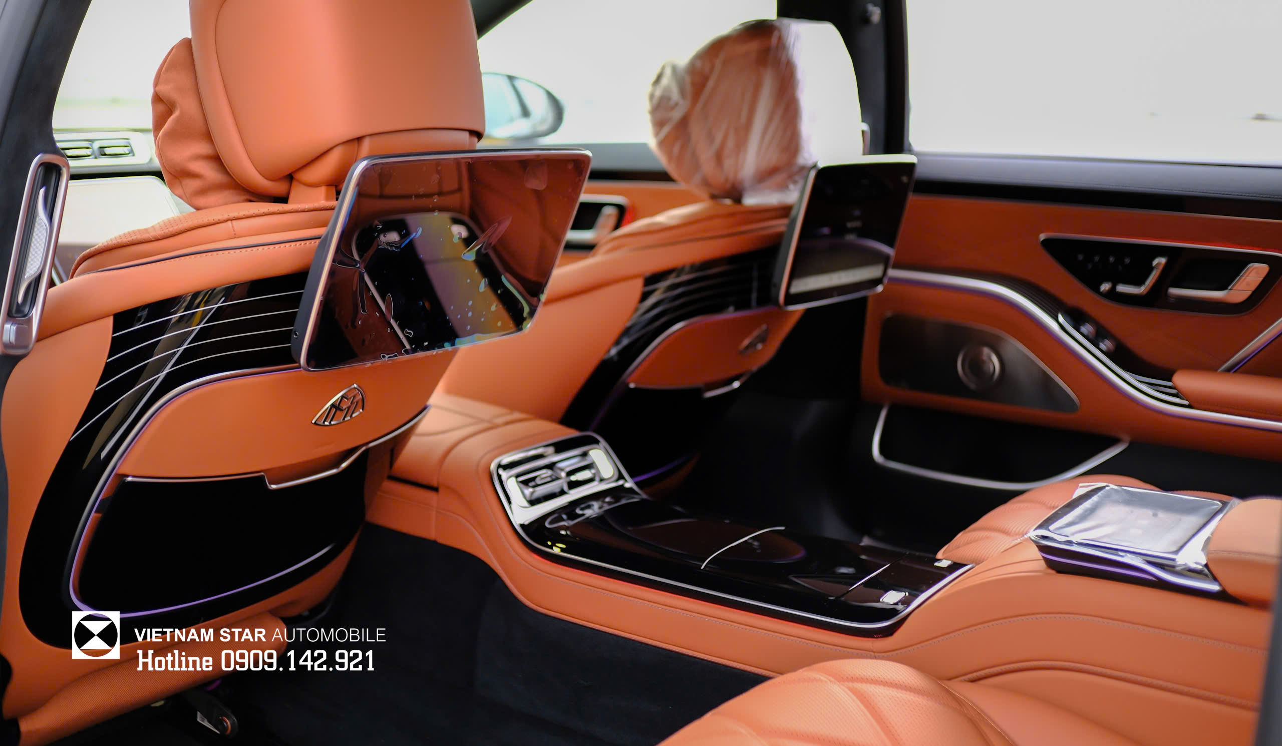 Vô lăng 3 chấu bọc da Nappa màu Nâu chỉnh điện trên Maybach S450 2026