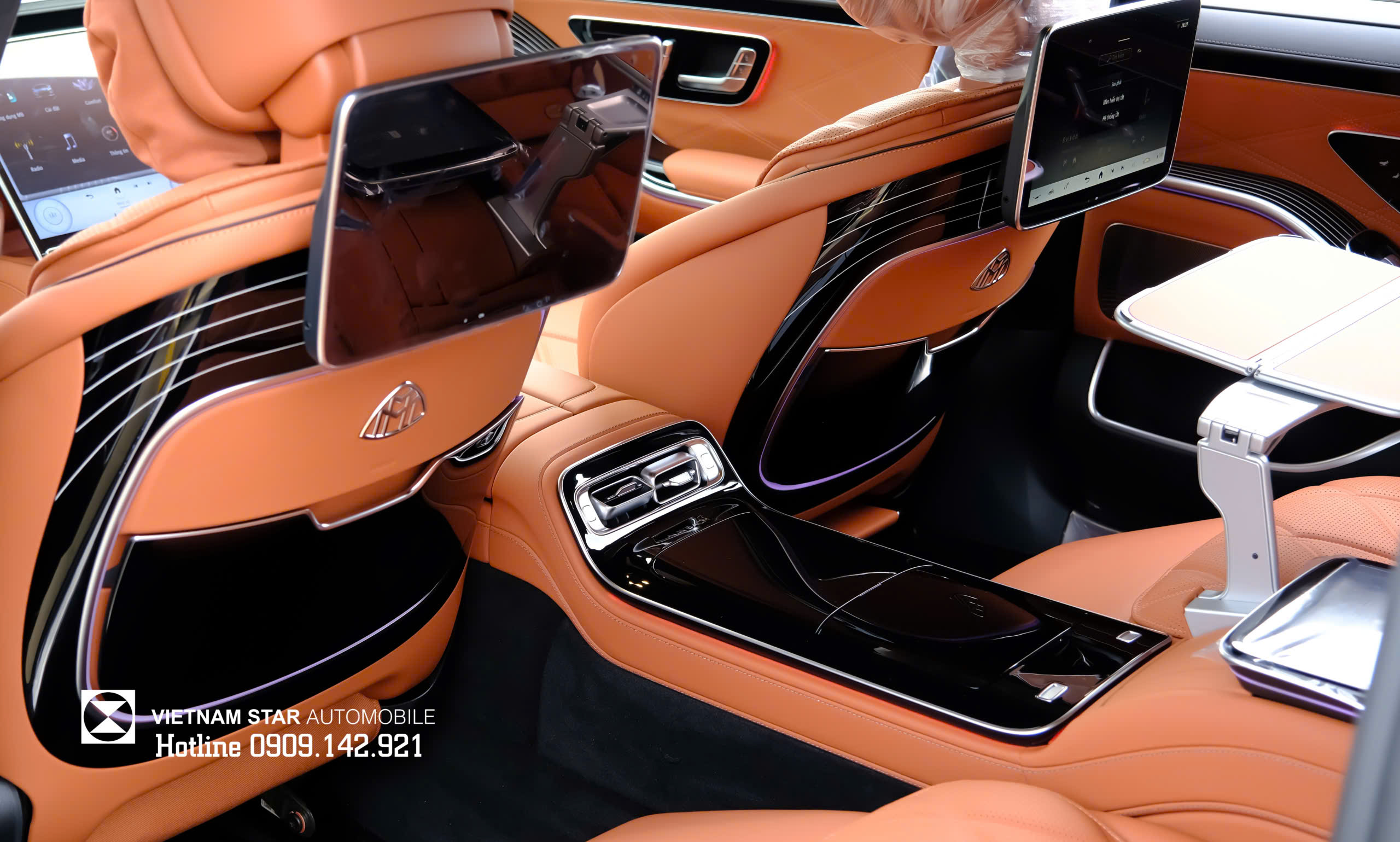 Vô lăng 3 chấu bọc da Nappa màu Nâu sang trọng trên Maybach S450 2026