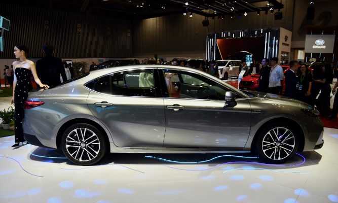 Toyota Camry 2026 : Bảng giá lăn bánh, Thông tin Xe & Ưu đãi 100% Thuế Trước Bạ