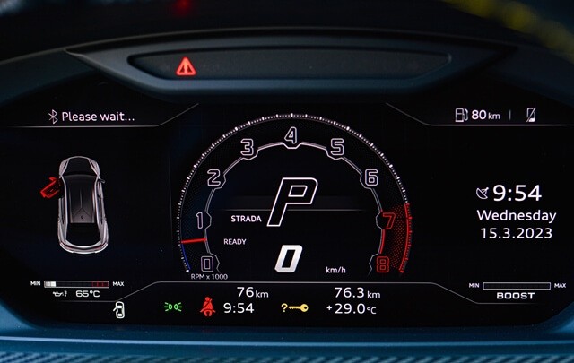 Lamborghini-Urus-Performante-man-hinh-giai-tri