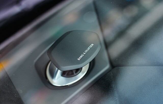 Lamborghini-Urus-Performante-cua-gio-dieu-hoa.