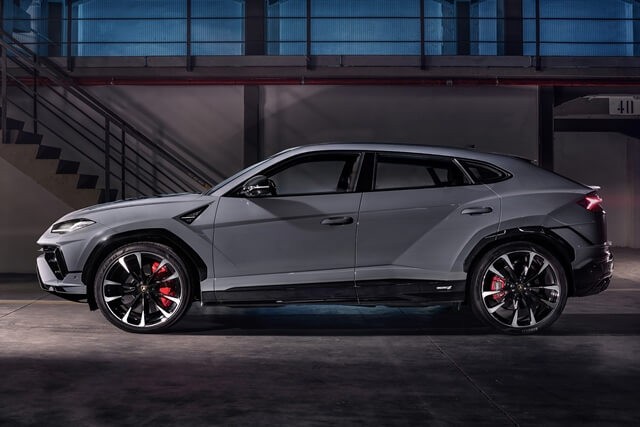 Lamborghini-Urus-S-hong-xe