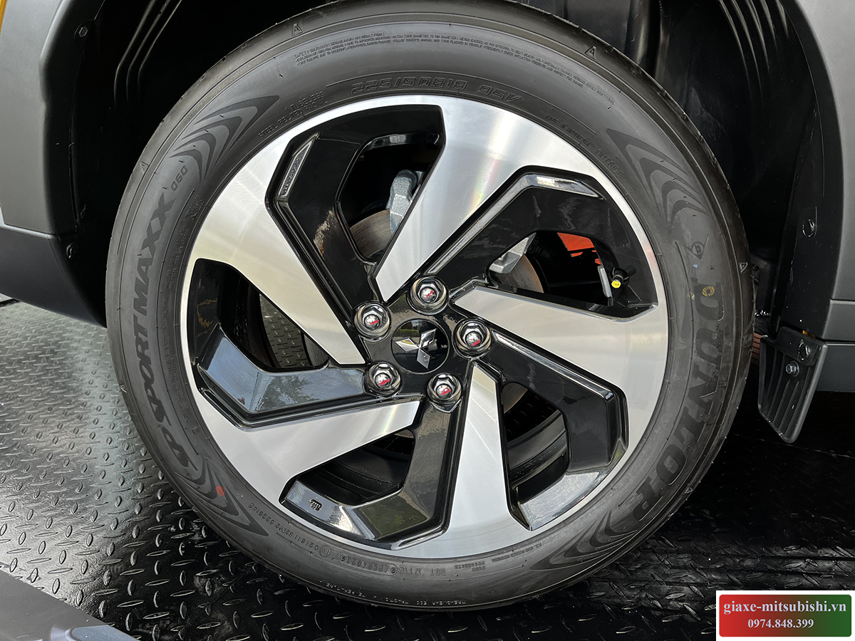 Larang xe mitsubishi xforce