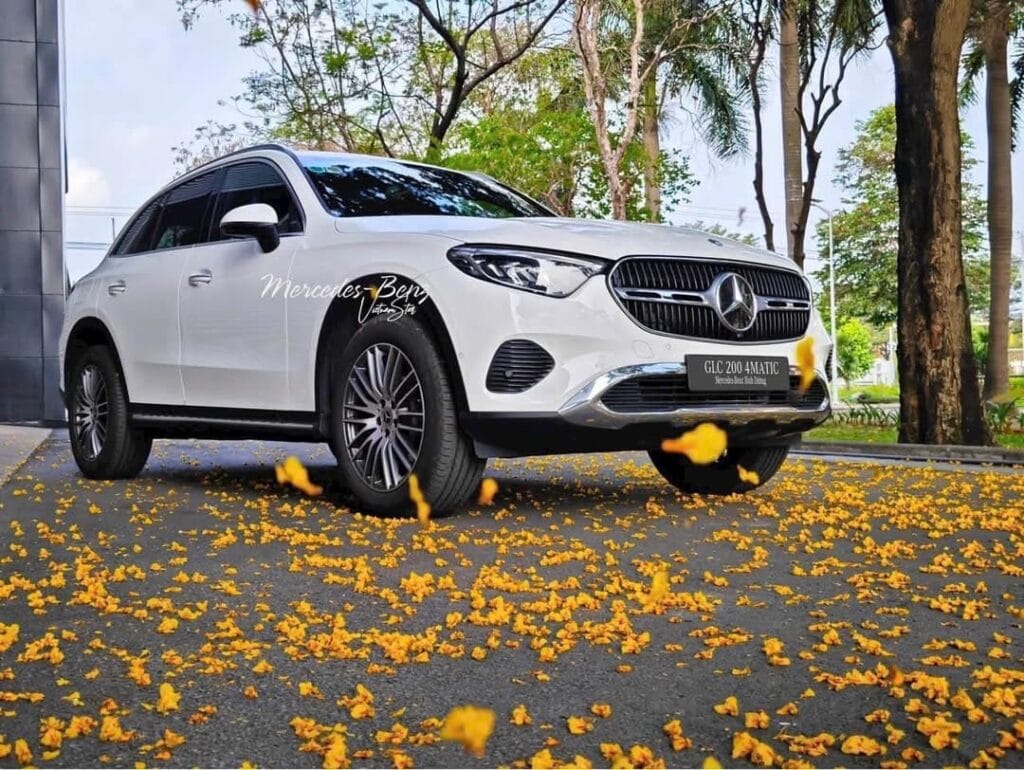 Mercedes-Benz GLC 200 4Matic Lăn Bánh Tại Phú Mỹ Hưng
