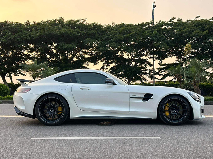 "Hàng hiếm" Mercedes-AMG GT R lên sàn xe cũ tại Việt Nam - 13