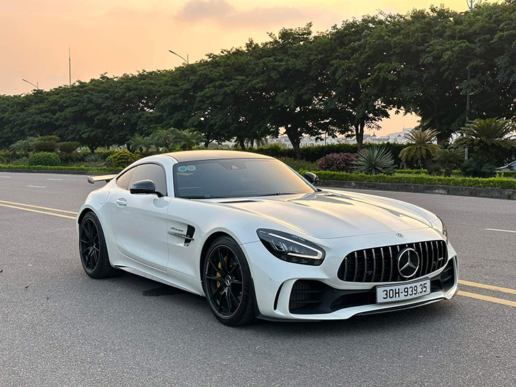 "Hàng hiếm" Mercedes-AMG GT R lên sàn xe cũ tại Việt Nam - 14
