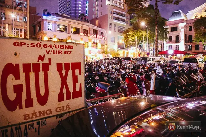 Gửi Xe Nhà Hát Thành Phố Buổi Tối