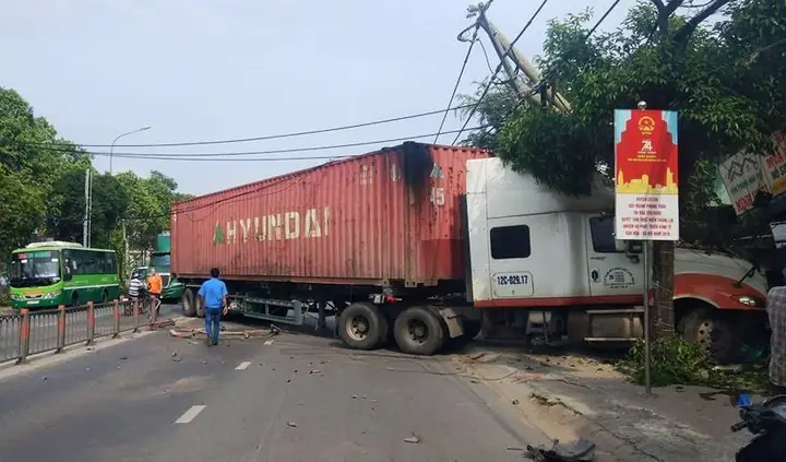 Hàng Rào Nhà Ngăn Xe Container Ủi Vào