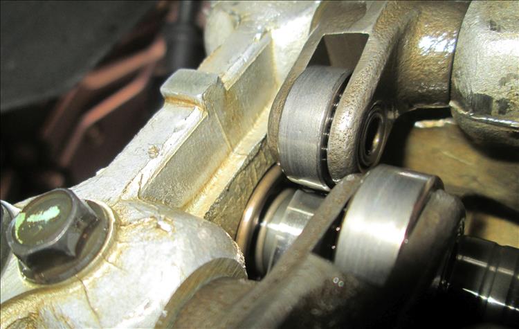 CBF125 rollers on the cam followers/tappets