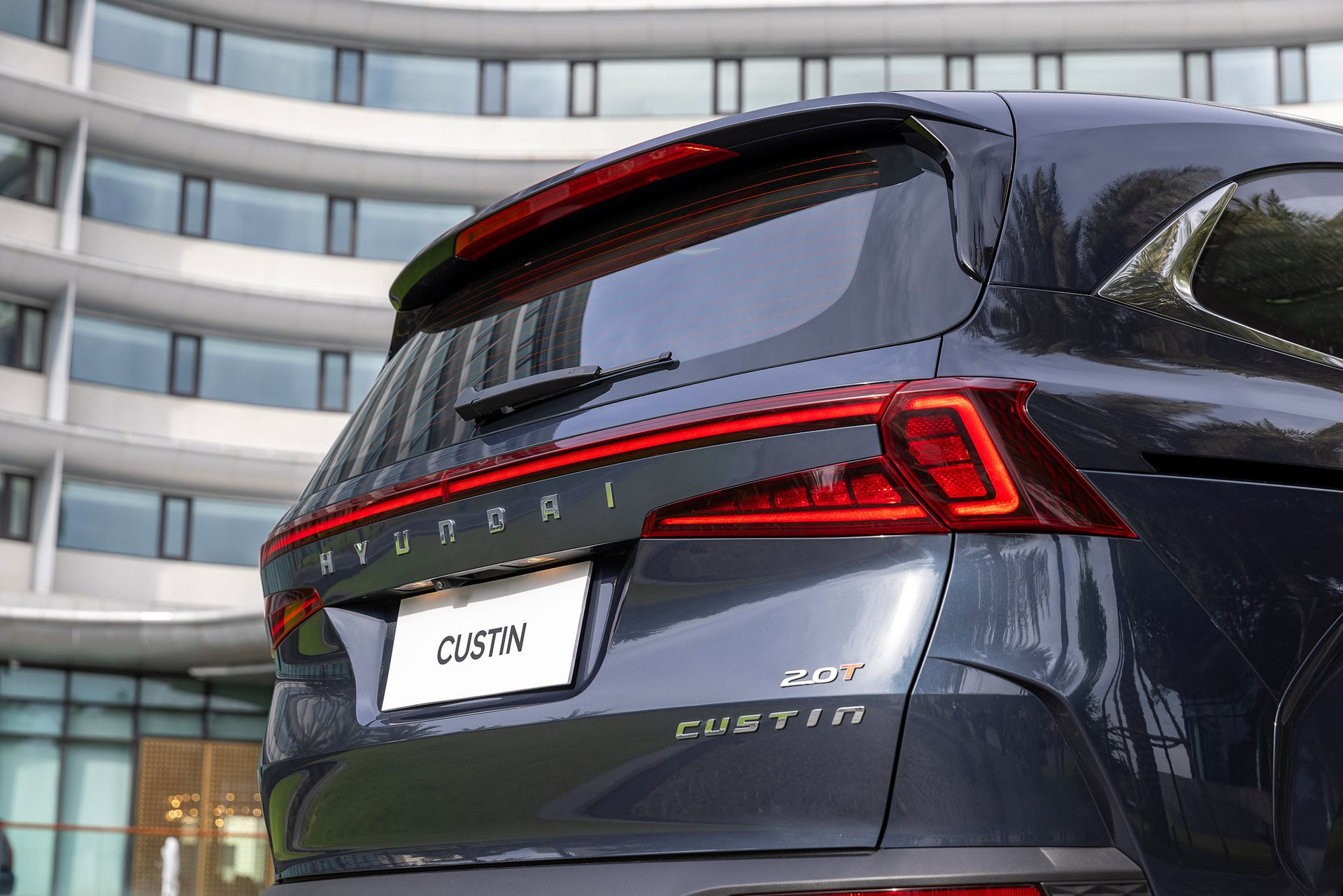 Hyundai Custin giá 850-999 triệu đồng tại Việt Nam: Toyota Innova mới chưa về nước đã gặp