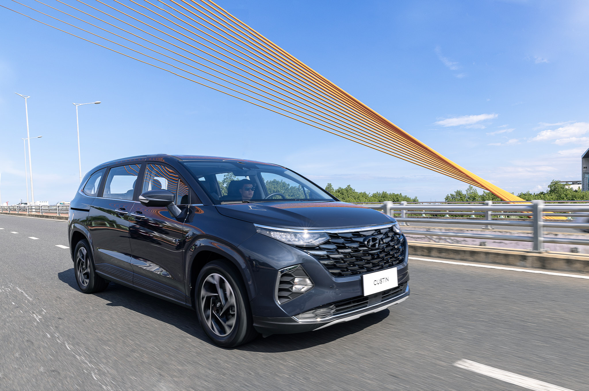 Đánh giá chi tiết Hyundai Custin, giá bán và khuyến mãi , Giá Bán