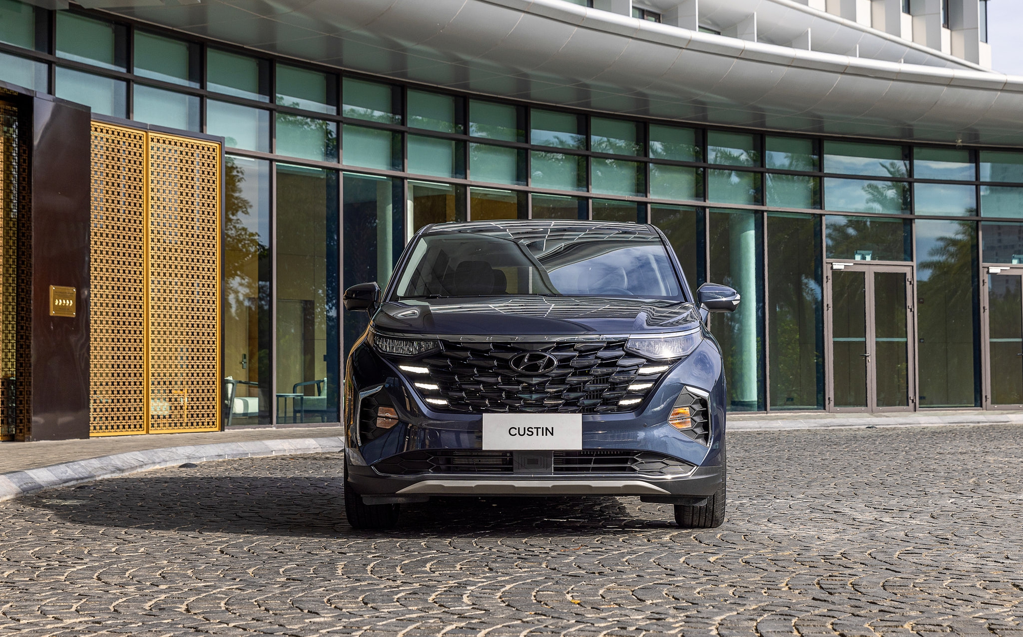 Đây là những khác biệt giữa 3 phiên bản Hyundai Custin: Chênh 150 triệu, mua về chạy dịch vụ hay gia đình đều hợp