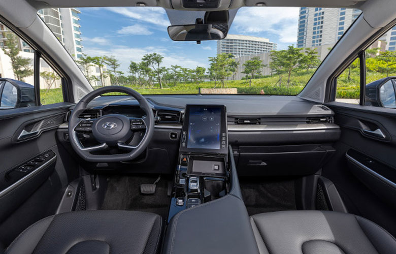 Giá xe Hyundai Custin kèm Thông Số & Hình Ảnh (09/2023) | anycar.vn