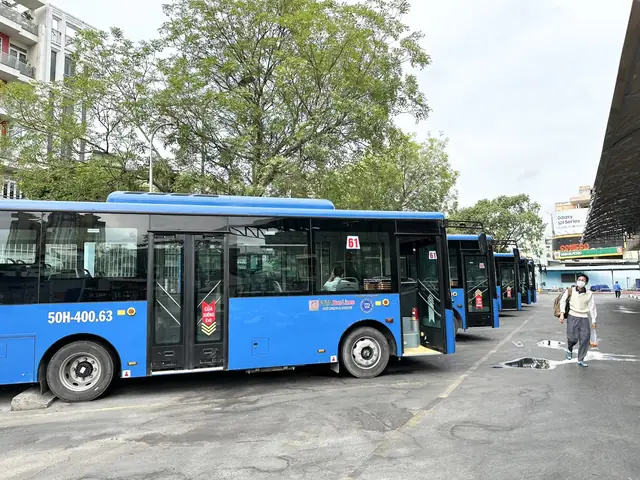 Khung Cảnh Nhà Vệ Sinh Trong Xe Buýt