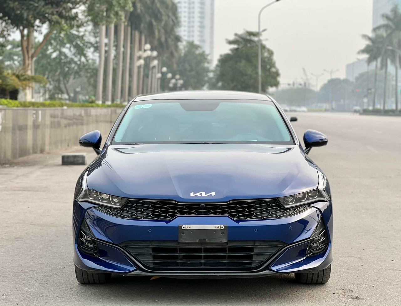 kia k5 màu đỏ