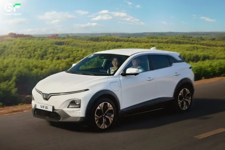 Lái Xe Cho Gia Đình Tại Nhà Bè
