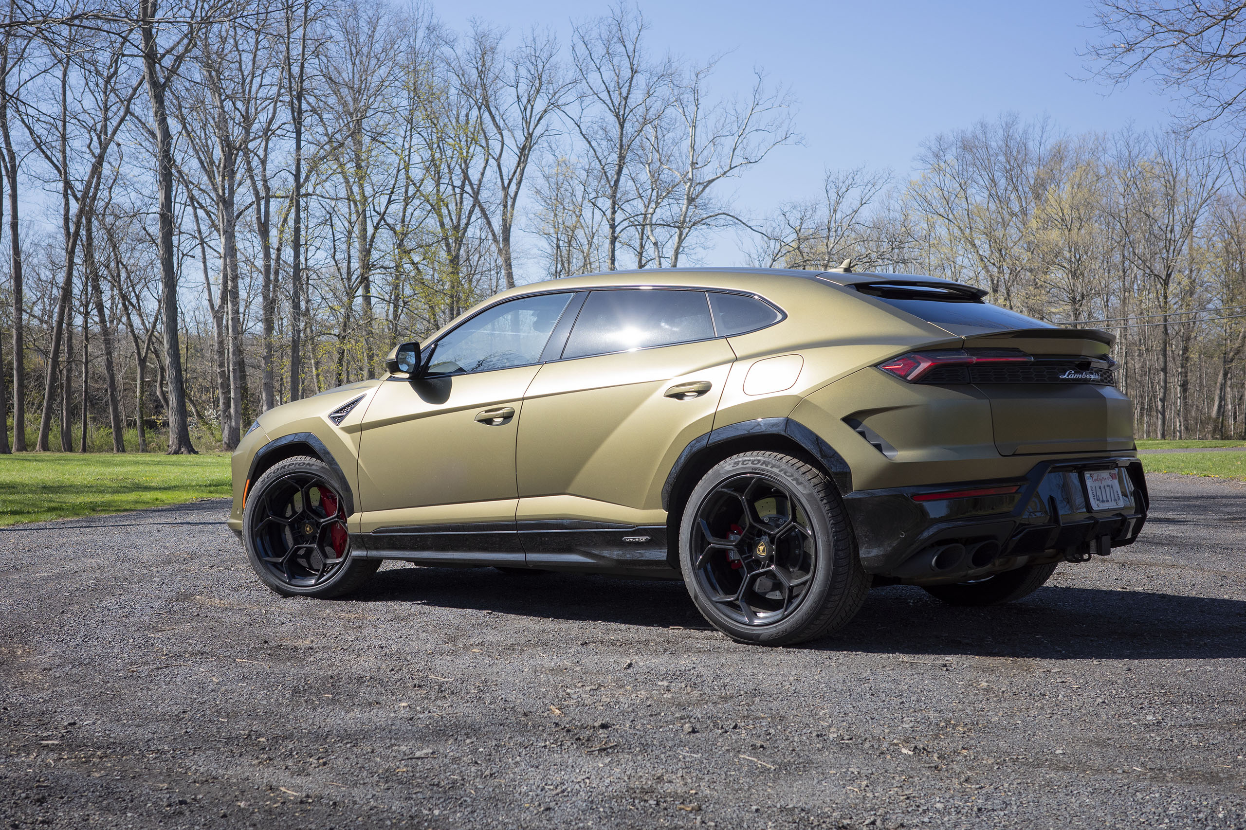 Green Lamborghini Urus SE