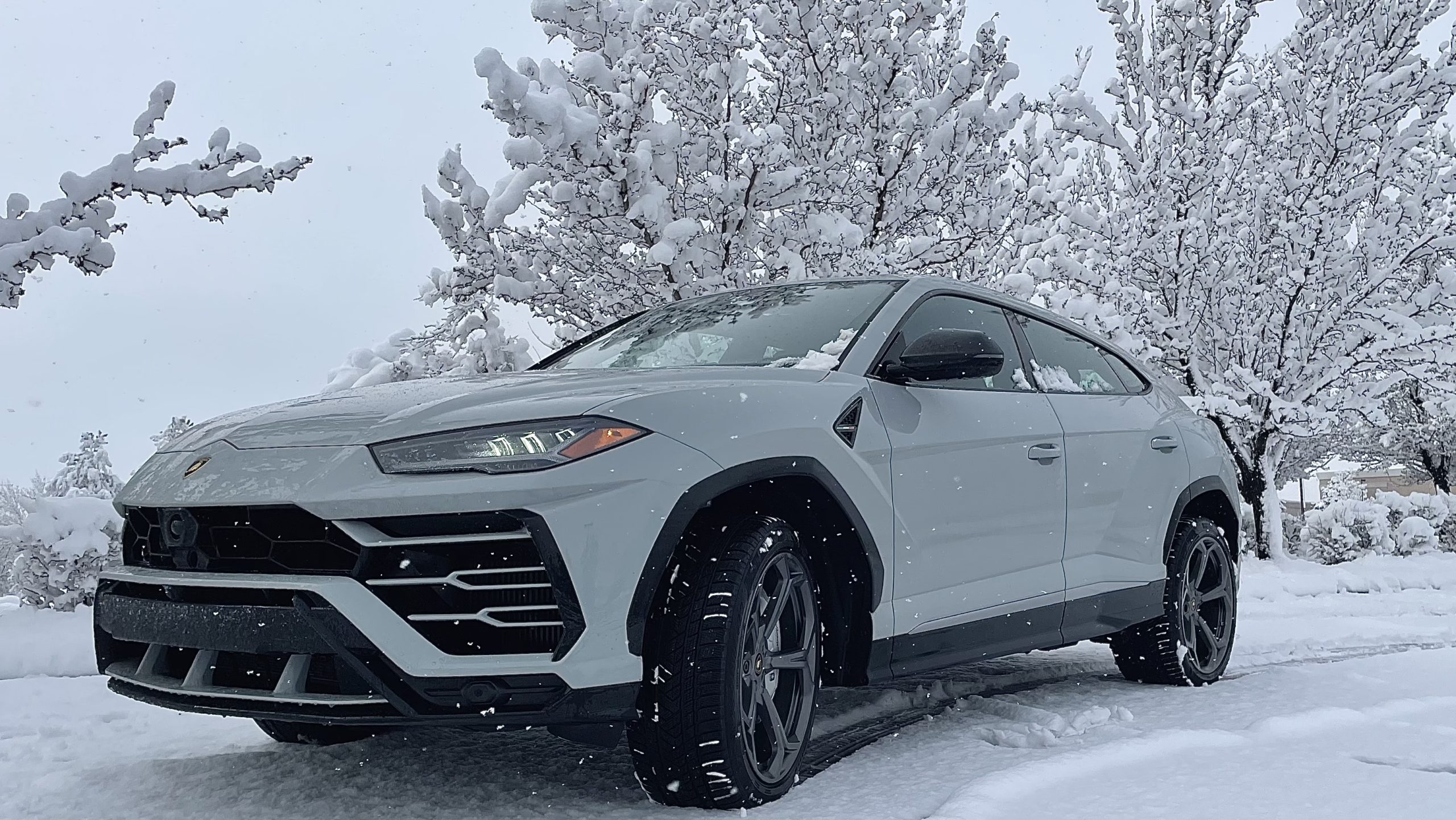 Review: 2021 Lamborghini Urus Feature Deep Dive And Can it Battle Snow? Hell Yes It Can!