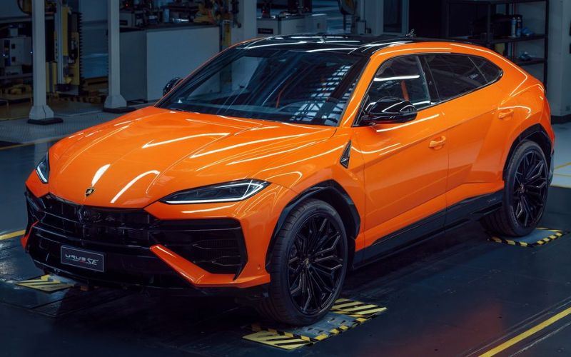 Ngoại hình của Urus có sự pha trộn giữa Huracan và Aventador