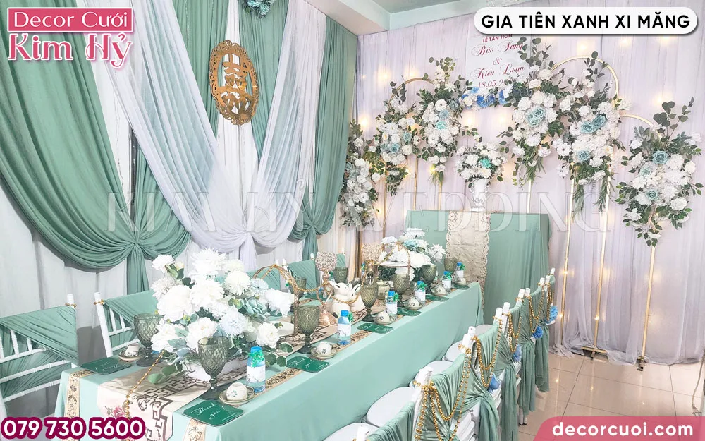 Thiết kế gia tiên đẹp mắt với phông xanh xi măng hiện đại