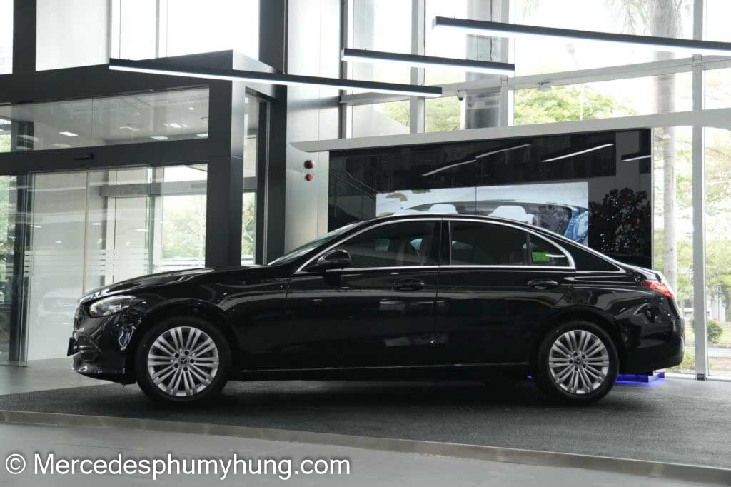 Thân xe Mercedes C200 Avantgarde - Mềm mại và tinh tế