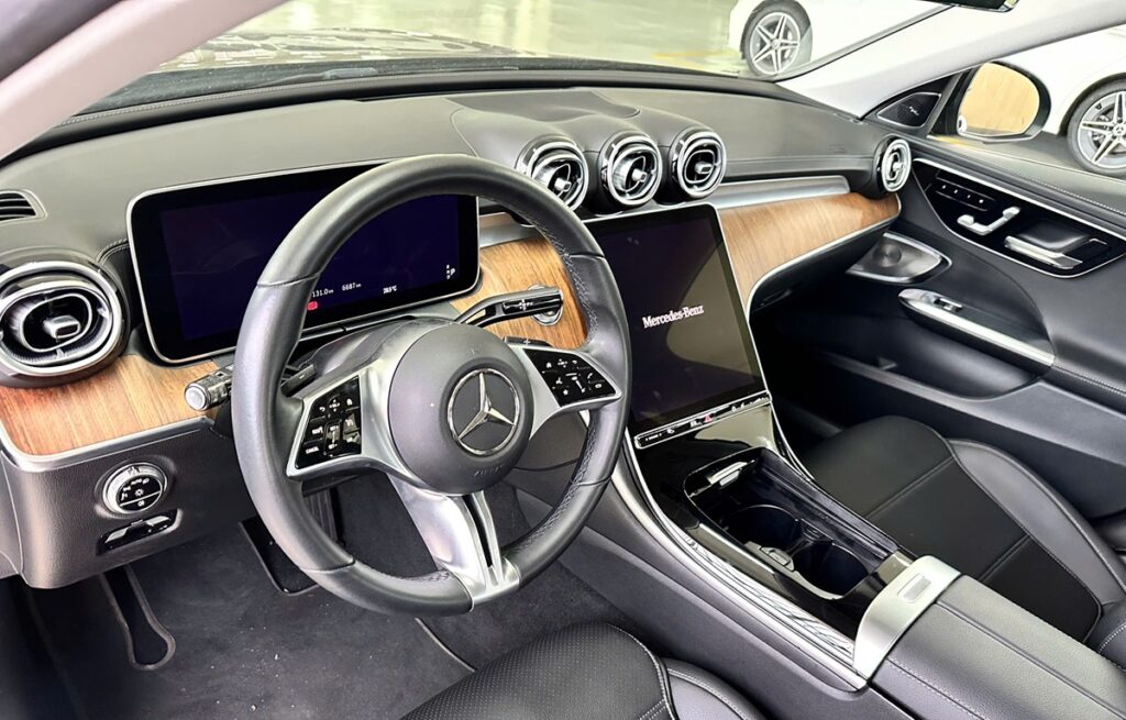 Mercedes C200 plus cũ 2023 chính hãng Mercedes Bình Dương