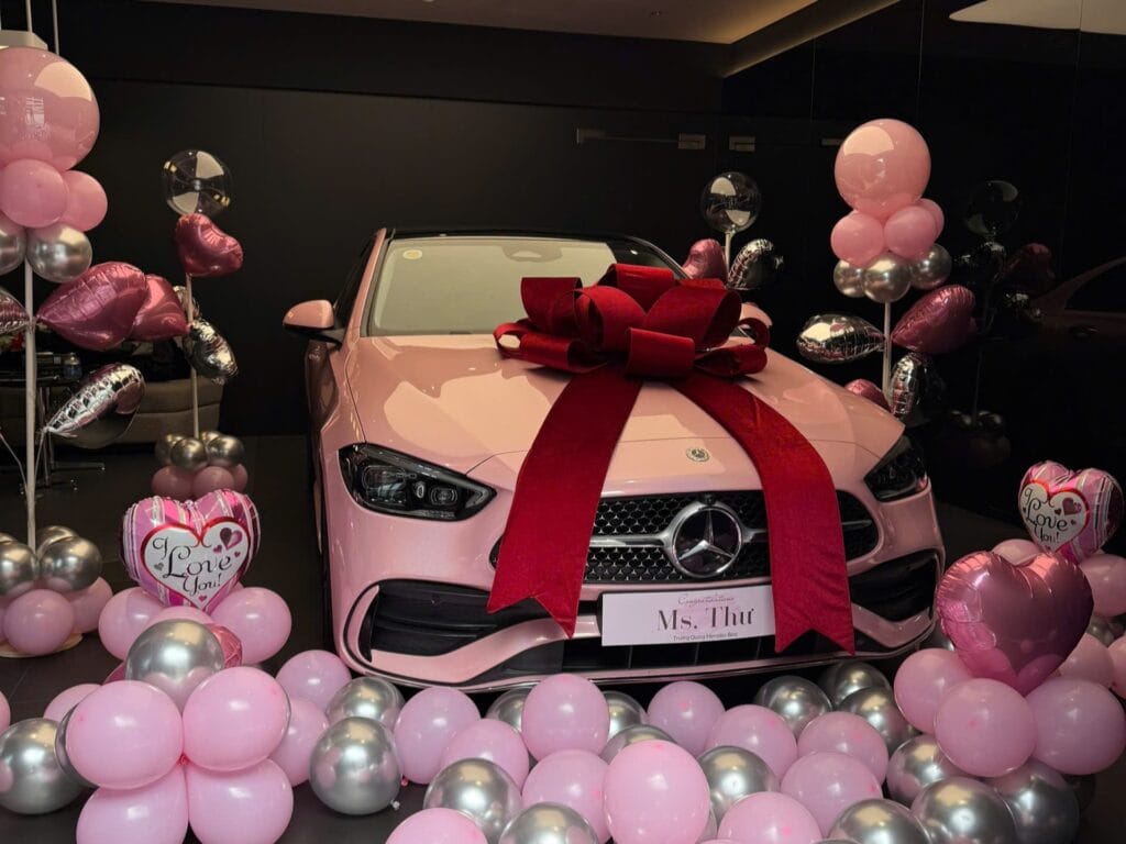 Mercedes C300 Màu Hồng