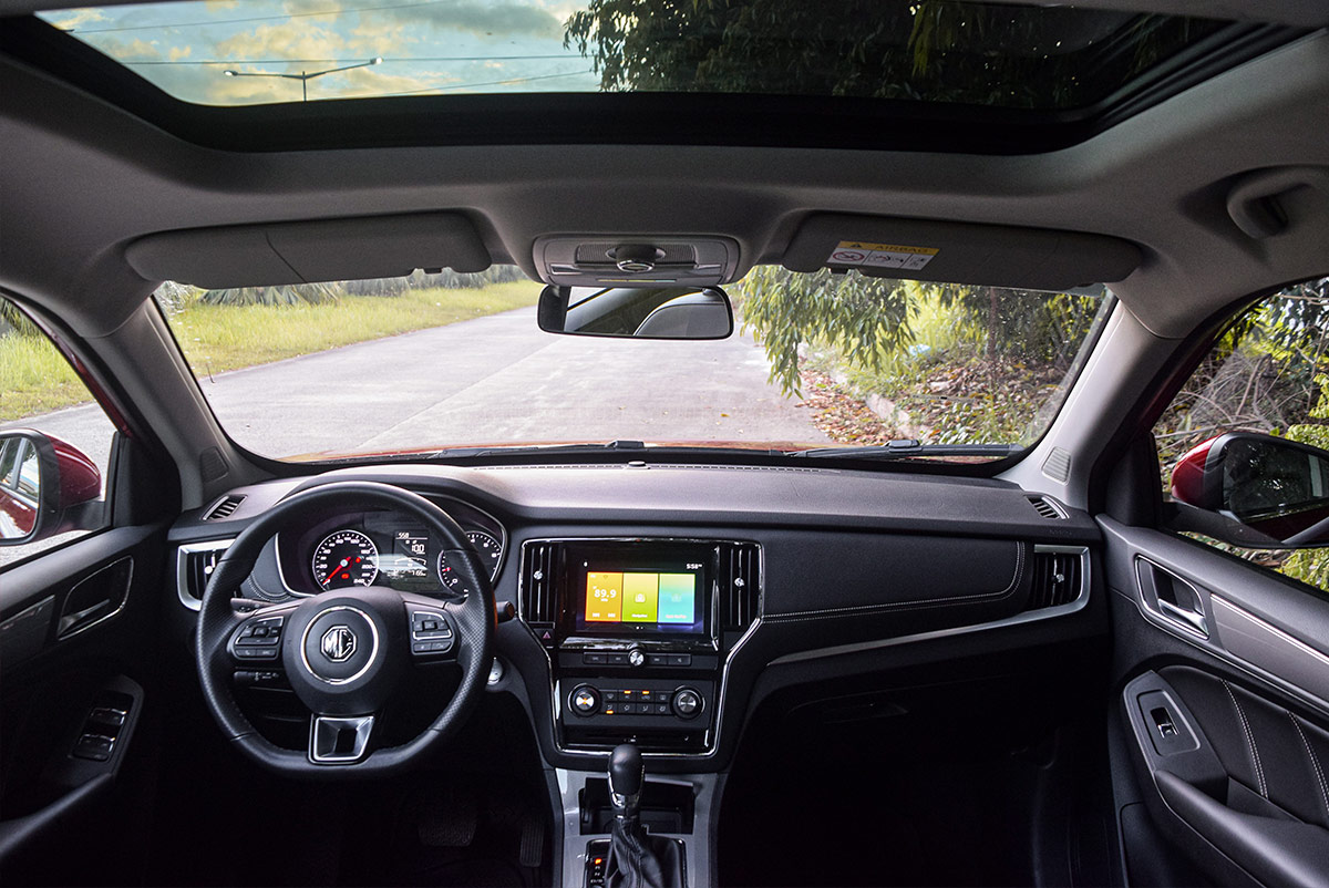 The MG RX5 Dashboard and Sun Roof