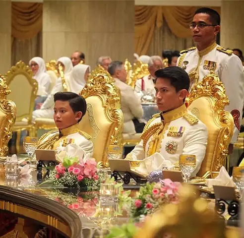 Nhà Có 1788 Phòng 604 Xe Rolls Royce