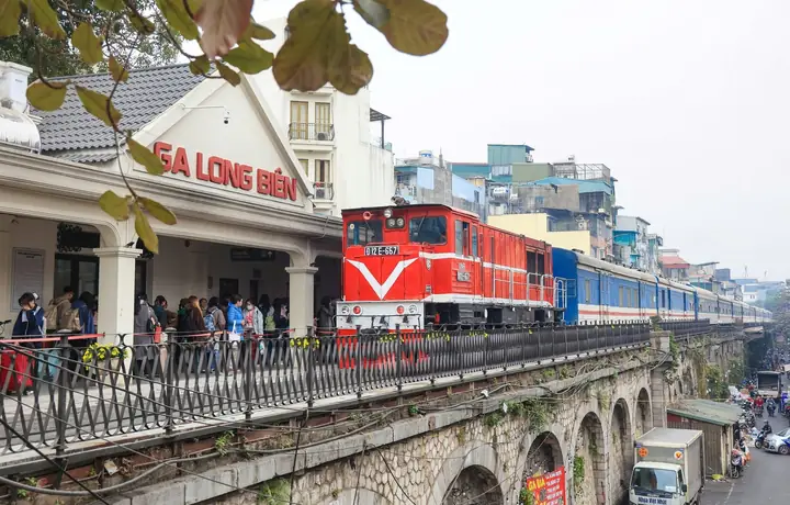 Nhà Ga Xe Lửa Tphcm Ngưg Hoạt Donf965