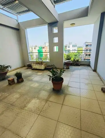 Nhà Mặt Phố Cao Cấp Hẻm Xe Hơi
