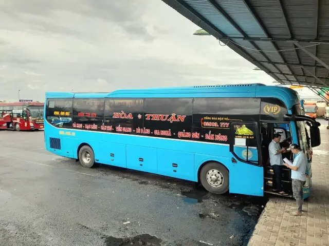 Nhà Xe Hòa Thuận Giá Rai