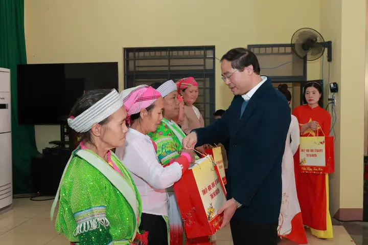 Nhà Xe Thuý Hộ 211 Nguyễn Chí Thanh