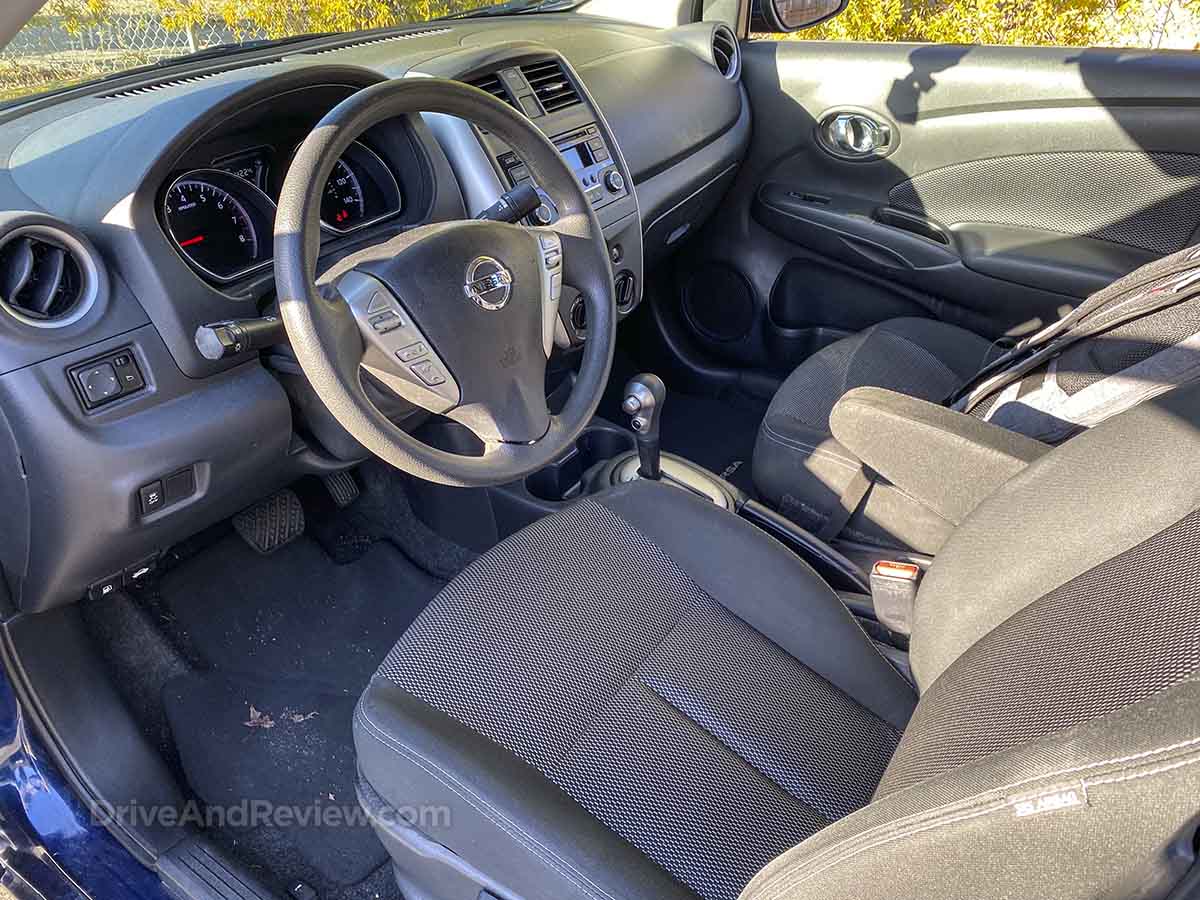 2018 nissan versa interior