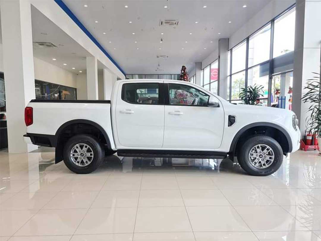 Ngoại thất Ford Ranger XLS 4x4 2024 - Thân xe