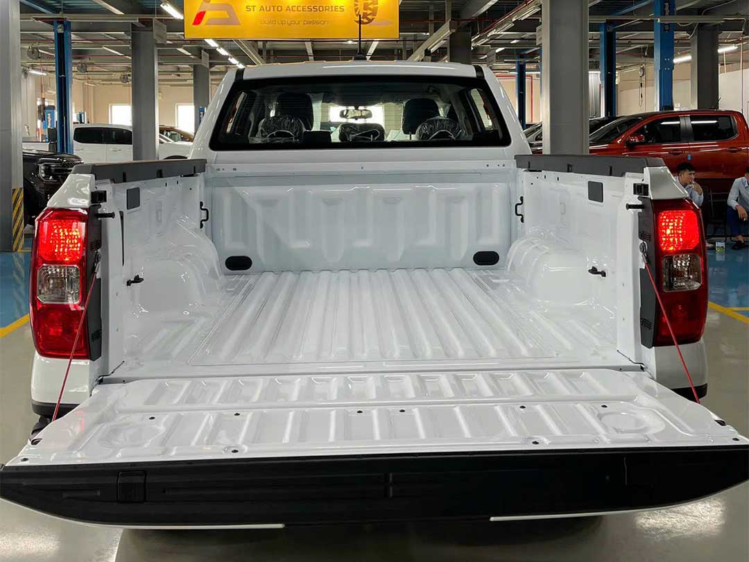 Thùng xe Ford Ranger XLS 4x4 2024