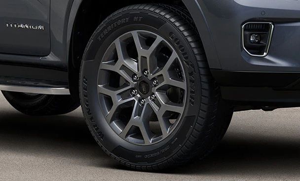 đuôi xe everest 2023
